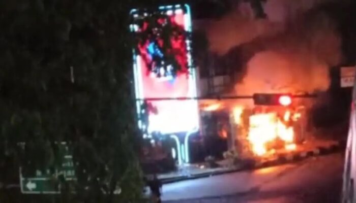 May Day di Bandung Ricuh, Pos Polisi Dibakar Lalu Lintas Lumpuh Total