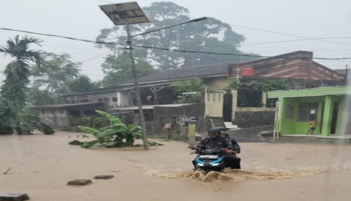 Sehari Hujan, 11 Bencana Melanda Sukabumi, Banjir dan Longsor Rusak Rumah Warga