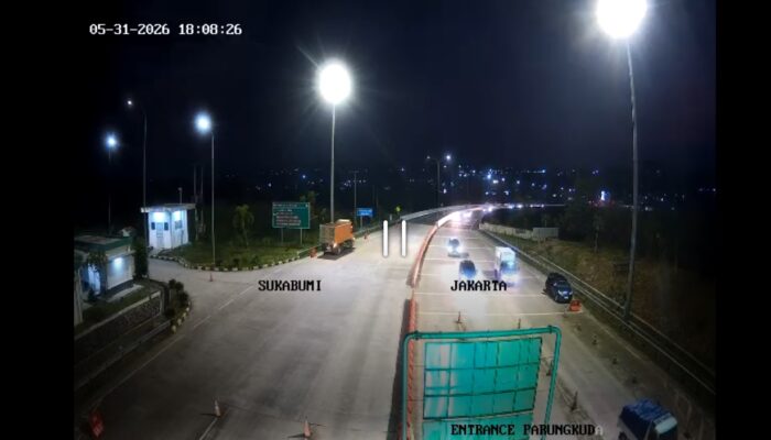 Jalur Puncak Macet, Polisi Alihkan Arus ke Sukabumi