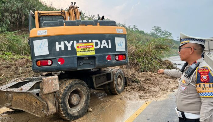 Update Longsor Tutup Tol Bocimi, Arus Mulai Normal