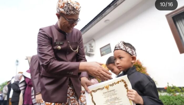 17 Insan Pendidikan Sukabumi Terima Penghargaan Hardiknas