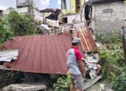 Bangunan Tiga Lantai Ambruk di Cisaat, Akses Warga Terputus