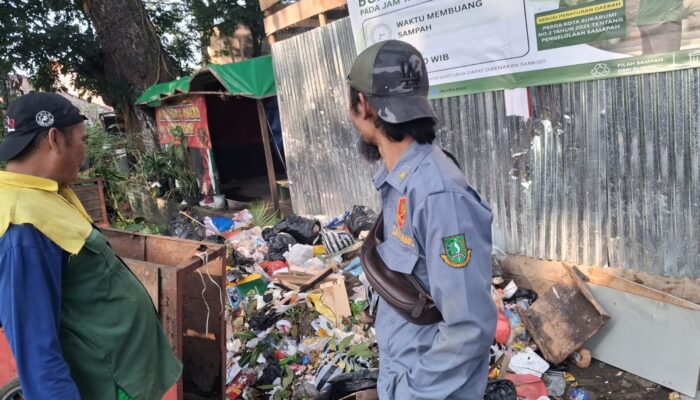Sampah Menumpuk di Brawijaya, Lurah Gunungpuyuh Libatkan Linmas