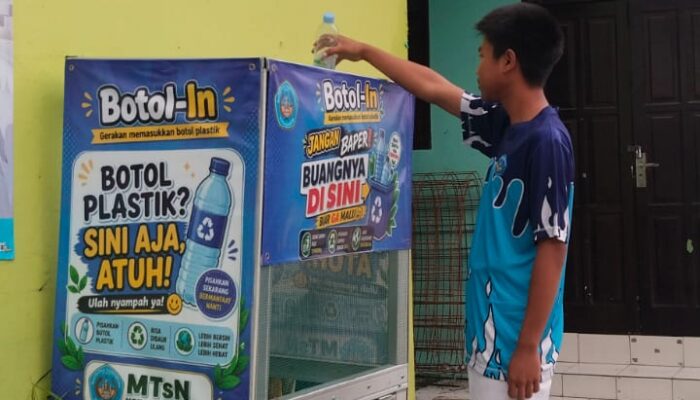 MTsN Kota Sukabumi Ajak Siswa Ubah Botol Plastik Jadi Pundi Amal