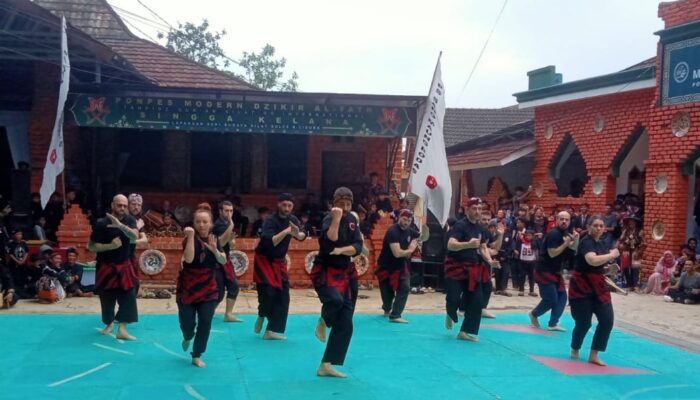 Dari Pesantren Al-Fath, Pencak Silat Sunda Menjangkau Eropa