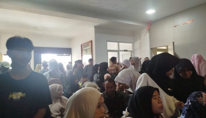Pelayanan IKD di Sukabumi Membeludak Jelang SPMB 2026