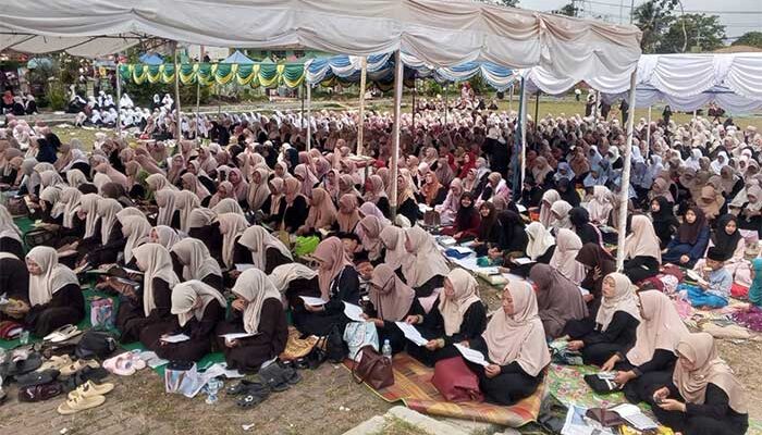 Sambut 1 Muharam 1448 H, Ribuan Jemaah Padati Alun Alun Jampangkulon, 100 Kali Khatam Al-Qur’an dalam Sejam 