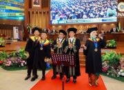 Anang Hermansyah Wisuda Bersama Istri dan Anak di Unair