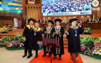 Anang Hermansyah Wisuda Bersama Istri dan Anak di Unair