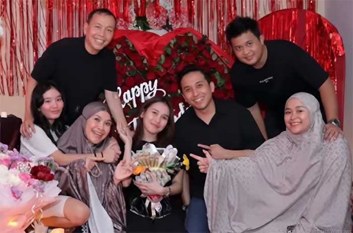 Ayu Ting Ting Rayakan Ulang Tahun ke-34