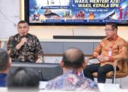 Perkuat Hukum Lahan, Wamen ATR Serahkan Sertipikat Wakaf di Sulbar