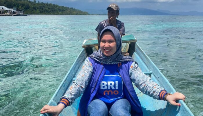 Menerjang Ombak dari Pulau ke Pulau, Dedikasi Mantri Perempuan BRI Menjaga Akses Keuangan