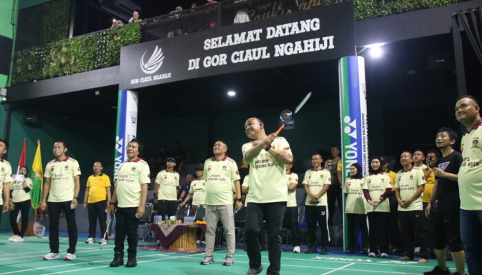 Komeng dan Legenda Persib Meriahkan Badminton Kapolres Sukabumi Kota Cup