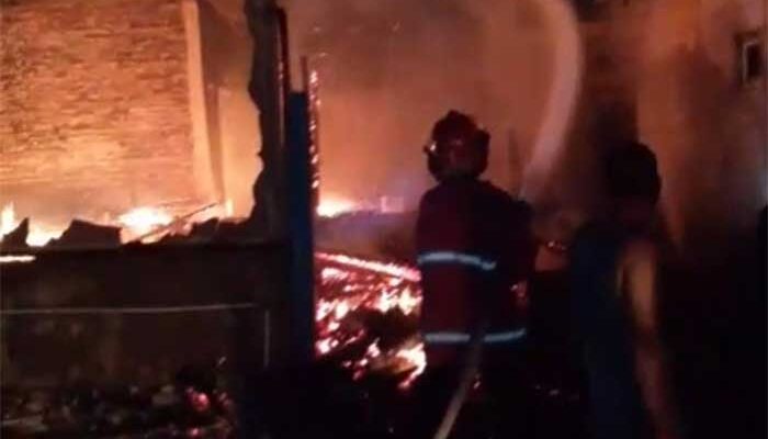 Lima Rumah Ludes Terbakar di Cisolok 