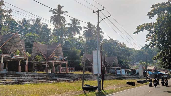 Mezzanin Gazebo Pantai Karanghawu