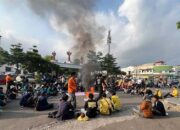 Pendopo Sukabumi Dikepung, Mahasiswa