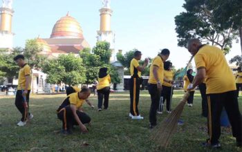 Sambut Hari Bhayangkara, Polres Sukabumi Kota Bersih-Bersih Tempat Ibadah