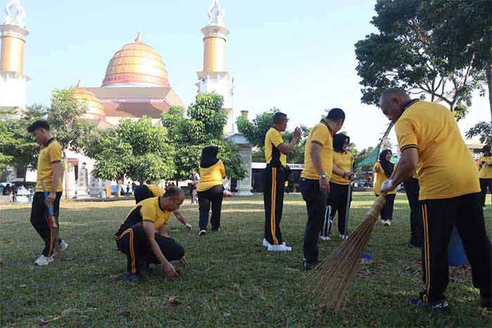 Polres Sukabumi Kota, menggelar aksi bersih-bersih