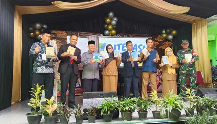 SDN Genteng Kota Sukabumi Luncurkan 9 Buku Karya Siswa