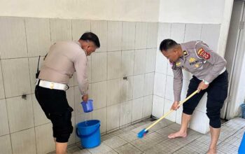 HUT Bhayangkara ke-80, Satlantas Polres Sukabumi Kota Gelar Aksi Bersih Masjid