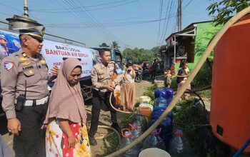 Krisis, Satlantas Polres Sukabumi Kota Kucurkan 12 Ribu Liter Air Bersih