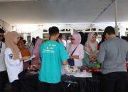 Warga Cibeureum Sukabumi Berburu Sembako