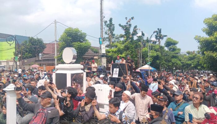 Gelombang Protes RT-RW: Pemakzulan Jadi Tuntutan