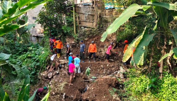 Satu Rumah Terancam Longsor, BPBD Sukabumi Turun Tangan