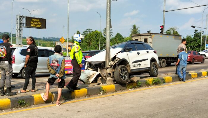 Kecelakaan di Exit Tol Parungkuda, Pedagang Tahu Jadi Korban