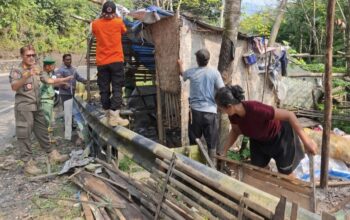 Bangunan Liar di Pasirsuren Palabuhanratu Dibongkar