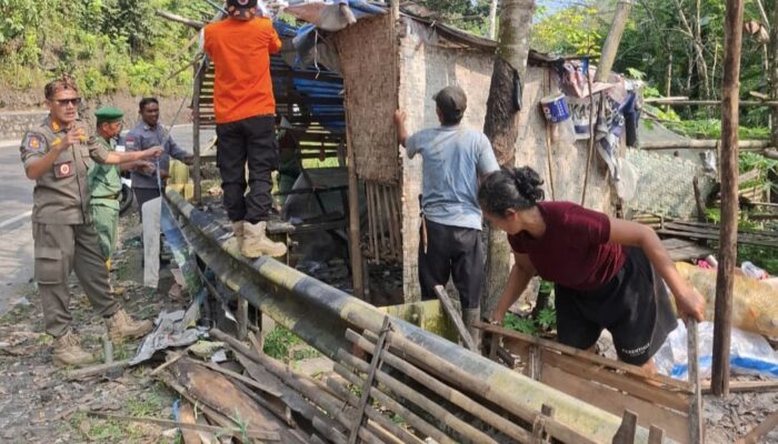 Bangunan Liar di Pasirsuren Palabuhanratu Dibongkar