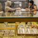 Hari ini, Harga Emas Antam Naik Rp5.000 per Gram, Tembus Rp2,378 Juta