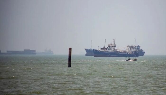 Iran: Selat Hormuz Sepenuhnya Terbuka untuk Kapal Dagang