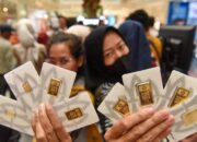 Harga Emas Antam Turun Rp25.000 Hari Ini