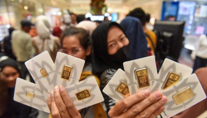 Harga Emas Antam Turun Rp25.000 Hari Ini