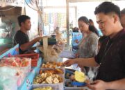 Mantri BRI Unit Karang Tengah Cibadak pada saat ikut jajan di Warung Seblak teh Ita.
