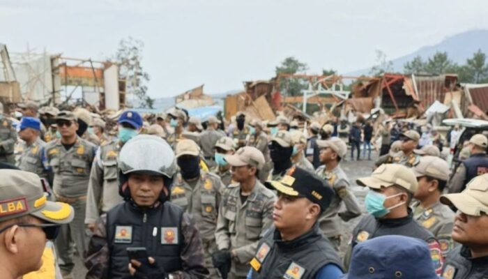 Satpol PP Bongkar 160 Kios Ilegal di Puncak Pass