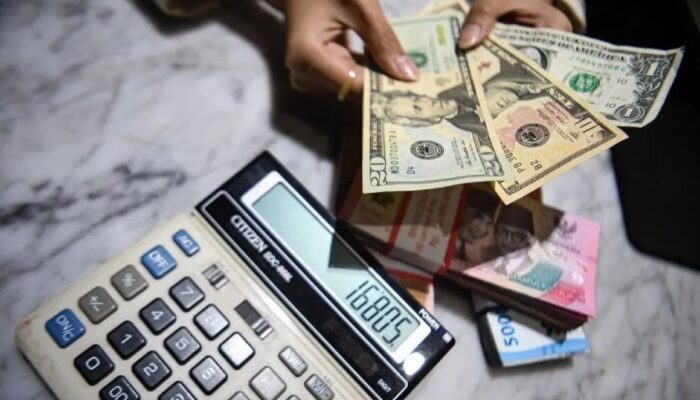 Rupiah Melemah ke Rp17.967 per Dolar AS