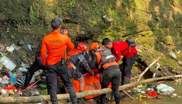 Bocah 5 Tahun Hanyut di Sungai Cicatih Sukabumi Ditemukan Tewas