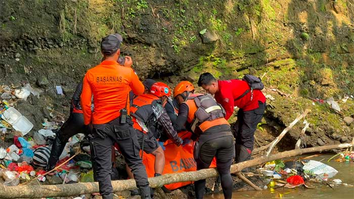 Bocah 5 Tahun Hanyut di Sungai Cicatih Sukabumi Ditemukan Tewas