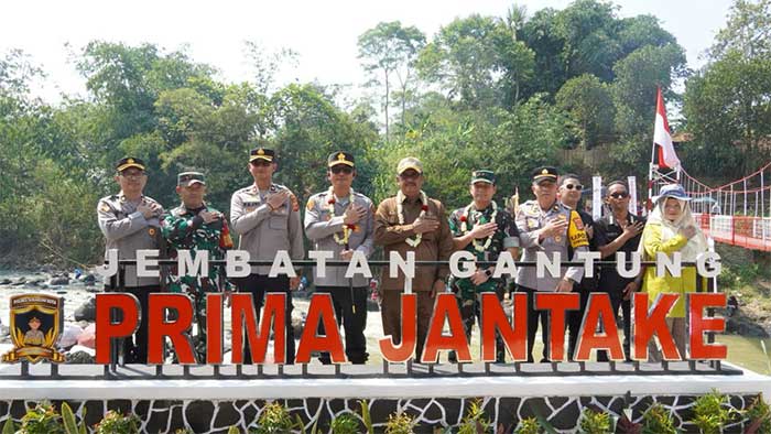 Bupati dan Kapolres Sukabumi Kota Resmikan Jembatan Gantung Jantake