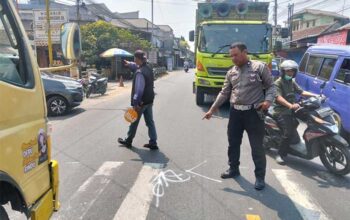 Dump Truck Hantam Dua Motor di Cicurug