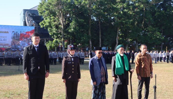 HUT Bhayangkara ke-80, Ketua PBSI Kota Sukabumi Terima Penghargaan Khusus