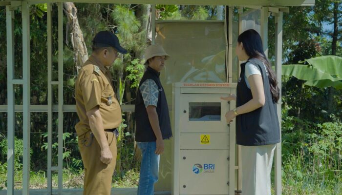 BRI Peduli Salurkan PLTS untuk Terangi Desa Bojong