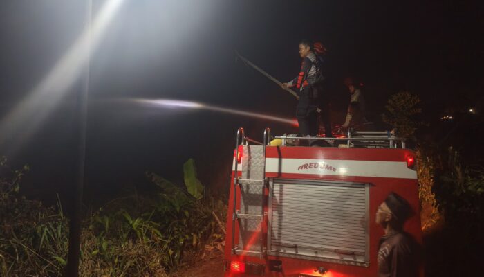 Kebakaran Lahan di Cibadak Nyaris Merembet ke Permukiman