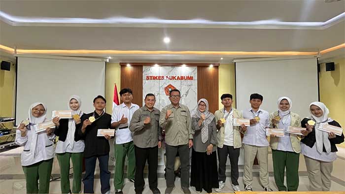Tujuh Mahasiswa STIKes Sukabumi Borong Medali di Kejuaraan Nasional Pencak Silat