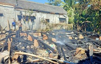 Rumah Panggung di Jampangkulon Hangus
