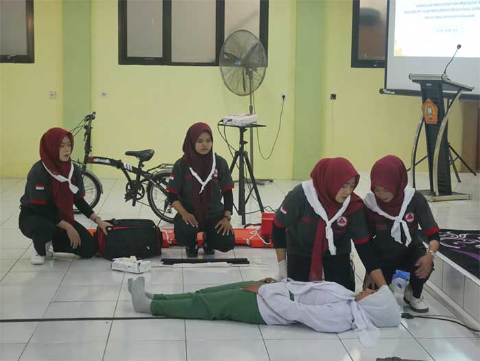 STIKes Sukabumi Bekali Guru BK Keterampilan BHD