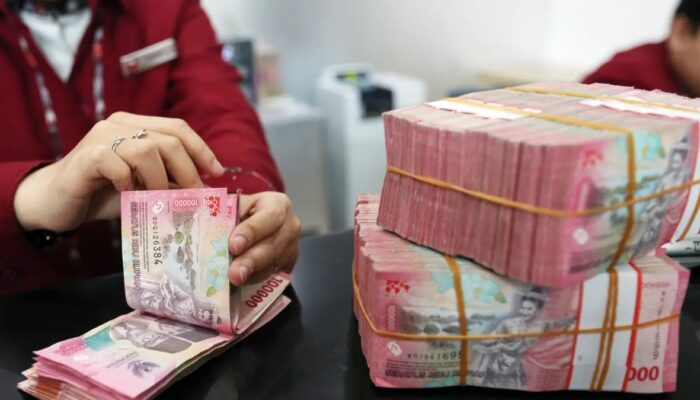Rupiah Anjlok, APBN dan Konsumen Jadi Beban