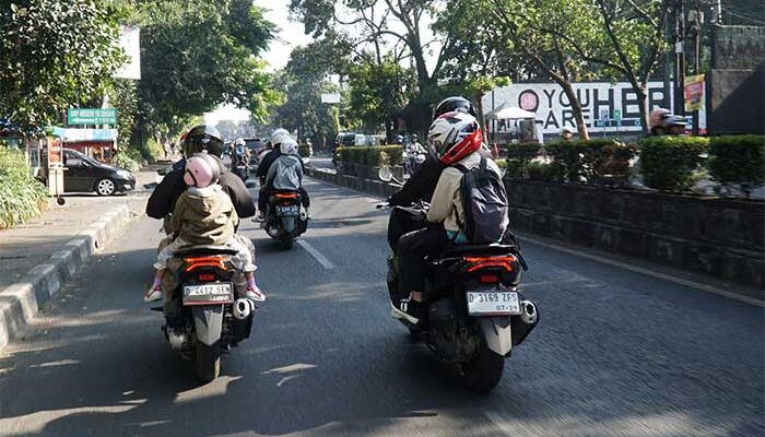 Utamakan Keselamatan Buah Hati, Simak Tips Aman Membonceng Anak dengan Sepeda Motor